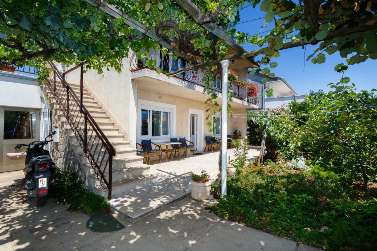 Apartmani Jelica Krk Town Exterior foto