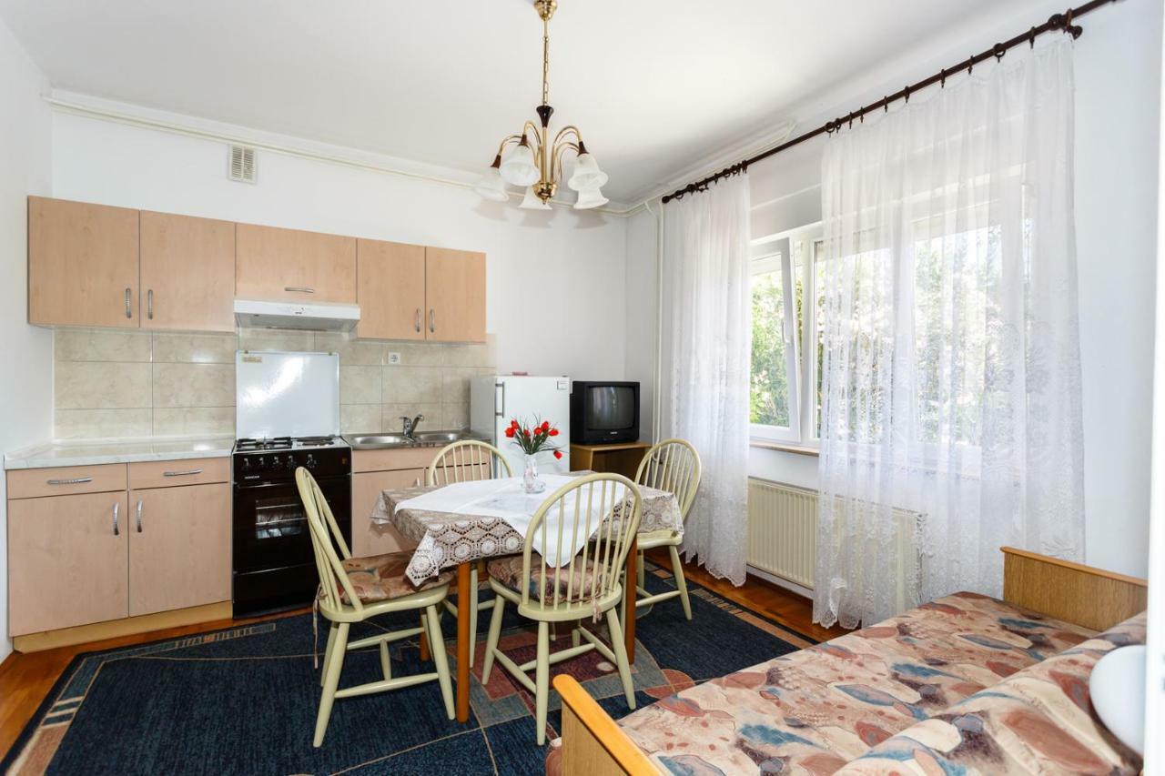 Apartmani Jelica Krk Town Exterior foto